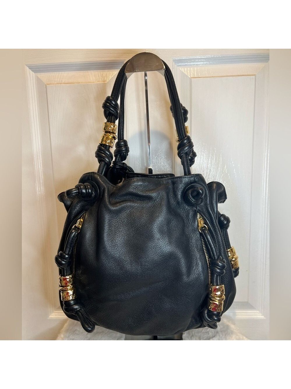MICHAEL KORS ROSLYN LEATHER SHOULDER BAG IN BLACK THE ROSLYN - Picture 2 of 15